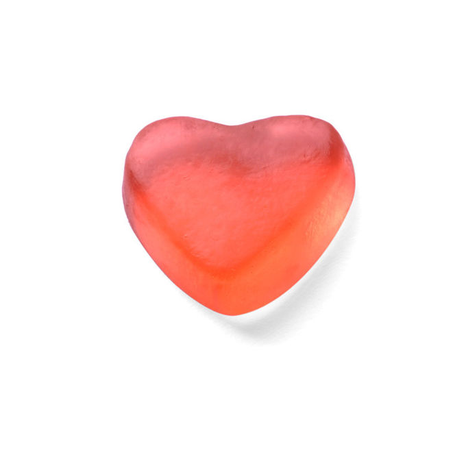 A morango engraçada das vitaminas gomosas saborosos do fruto projetou 60g pequeno dado forma coração pelo saco