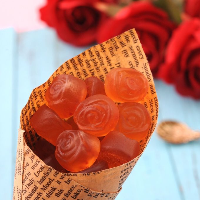 Pele que melhora doces gomosos da pectina macia da geleia com forma da flor do extrato de Rosa